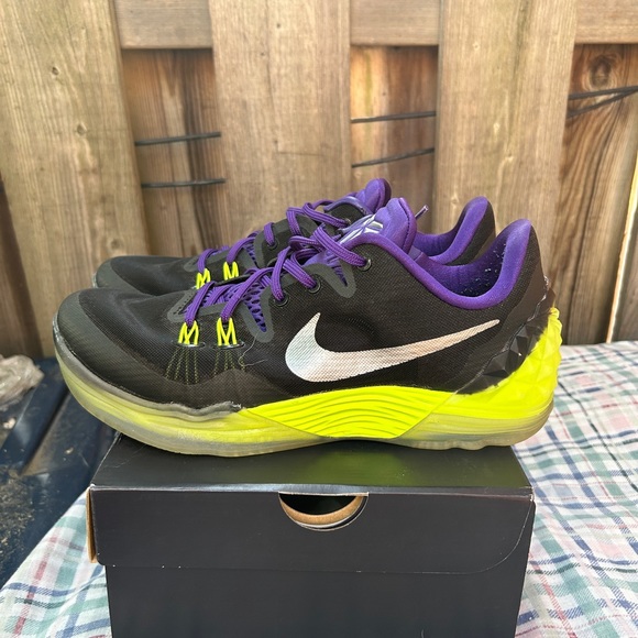 Nike Zoom Kobe Venomenom 5 “ Joker “
Size 8.5 - Picture 4 of 6